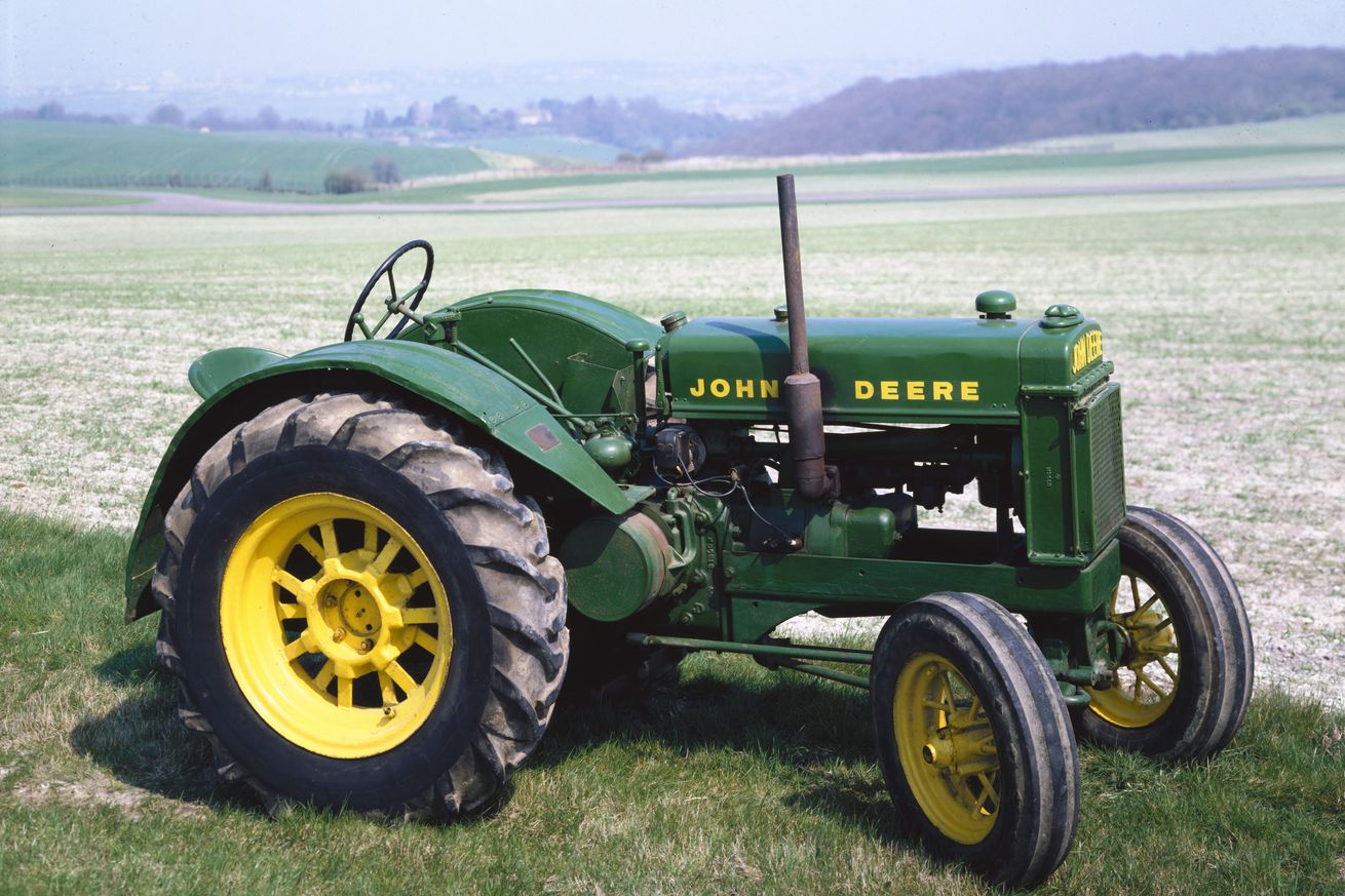 John Deere tractor, GW model, 1948.