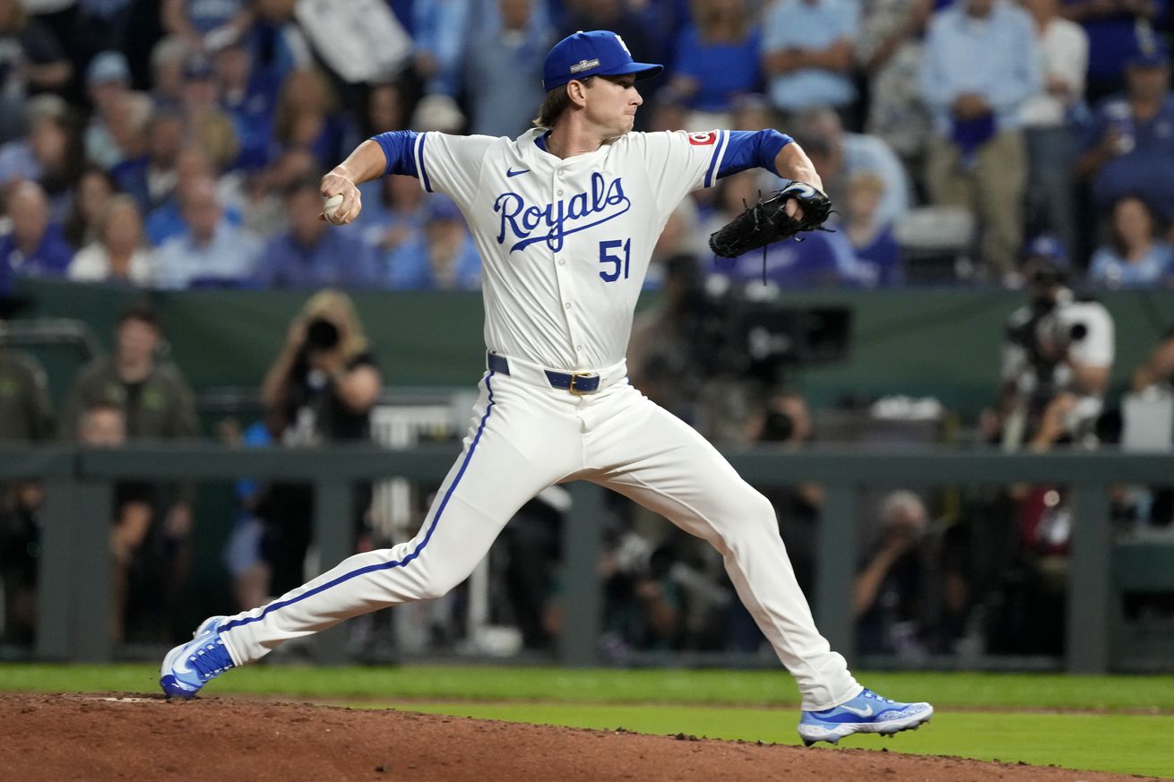 Division Series - New York Yankees v Kansas City Royals - Game 3