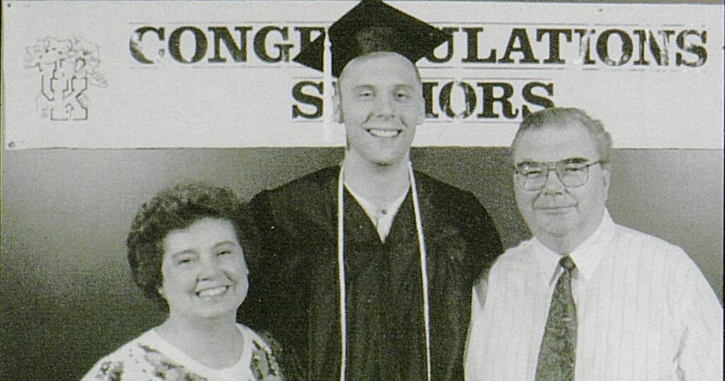 Mark Pope celebrates graduation with his parents, Don and Linda Pope in 1996 Photo via UK Alumni Associaton