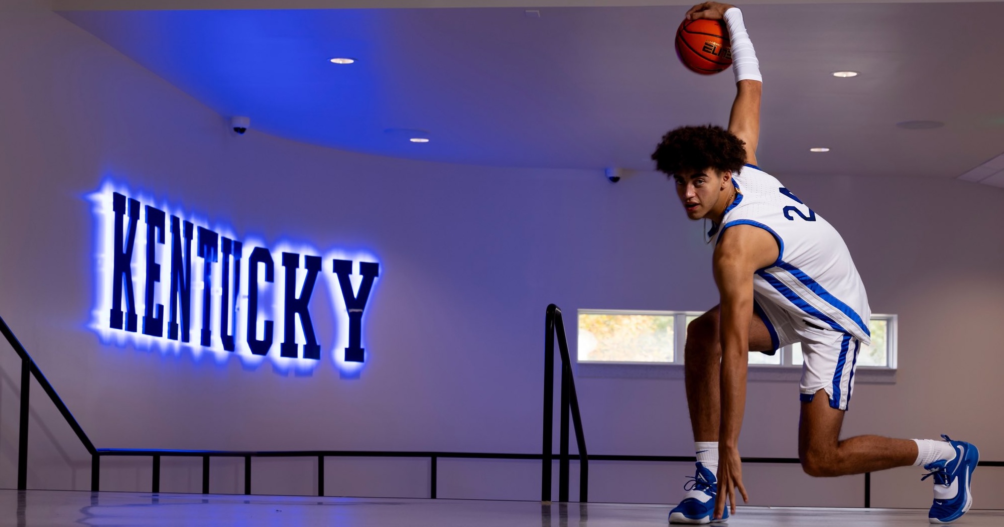 Malachi Moreno poses during Kentucky official visit (Photo: UK Athletics)