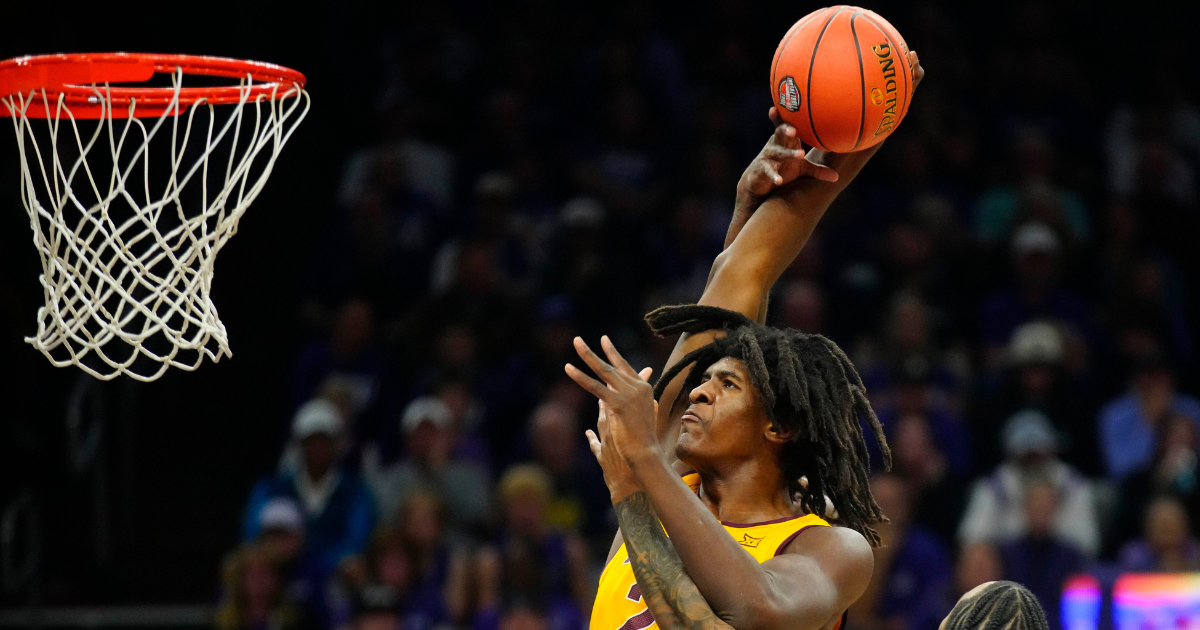 ASU center Jayden Quaintance (21) goes up for a dunk being fouled by GCU guard Tyon Grant-Foster (7) during a game at the Footprint Center in Phoenix on Nov. 14, 2024 - © Patrick Breen/The Republic / USA TODAY NETWORK via Imagn Images