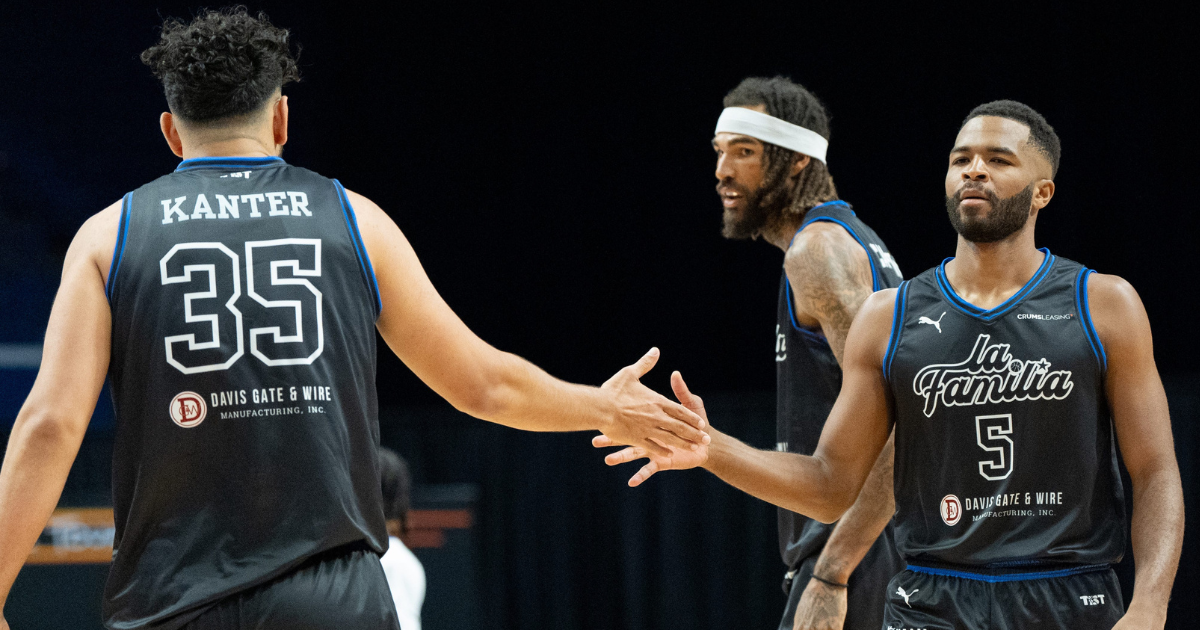 La Familia's Kerem Kanter (35) celebrates a play with Andrew Harrison (5) during their game against the 305 Ballers on Friday, July 19, 2024 in Lexington, Ky. at Rupp Arena during the first round of The Basketball Tournament - © Clare Grant/Courier Journal / USA TODAY NETWORK