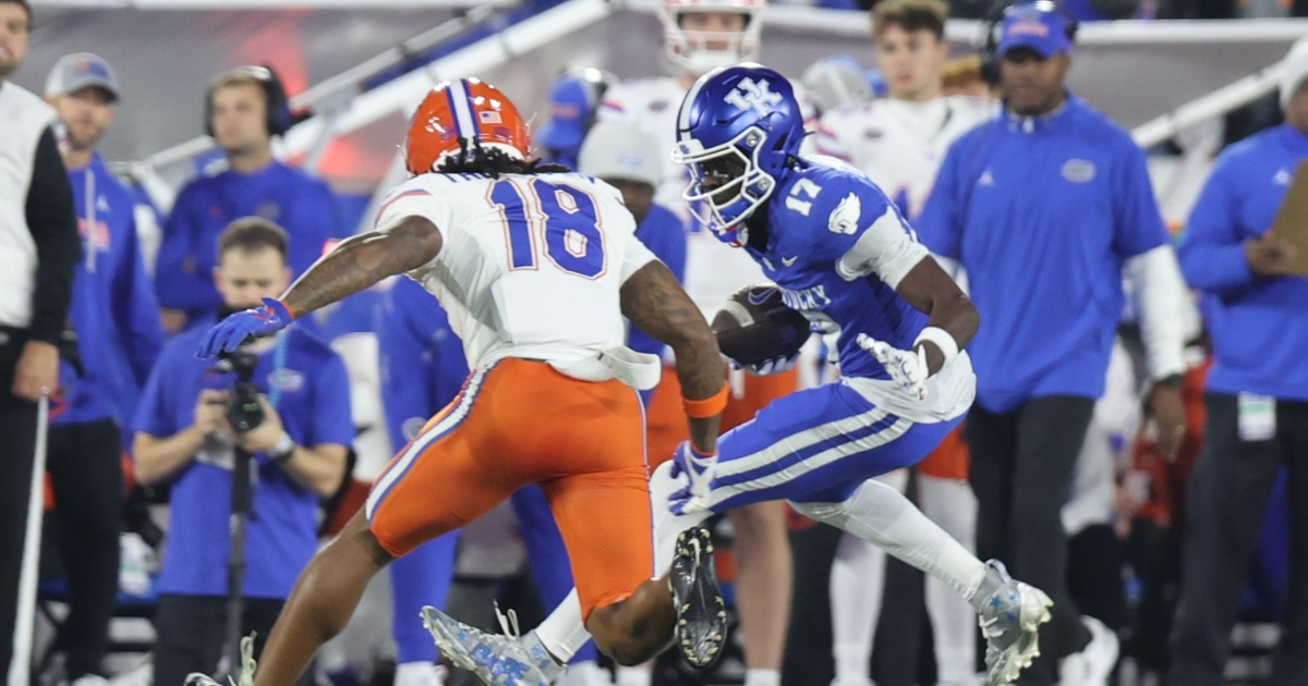 Kentucky WR Hardley Gilmore catches a pass against Florida on 11/8/2025 - Dr. Michael Huang, Kentucky Sports Radio/On3